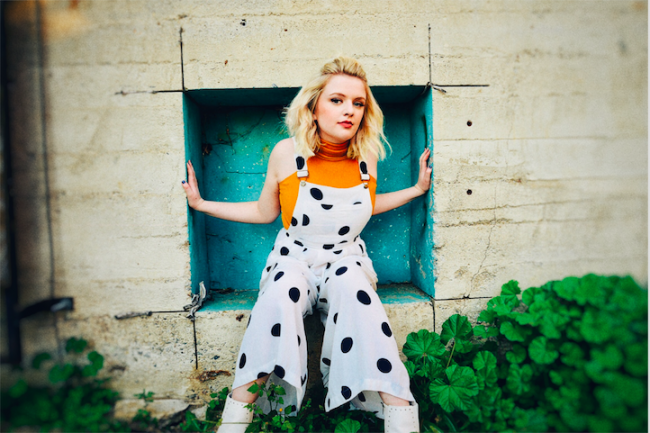 MADDIE POPPE EMBARKS ON NEXT JOURNEY WITH UP CLOSE & PERSONAL NEW ALBUM