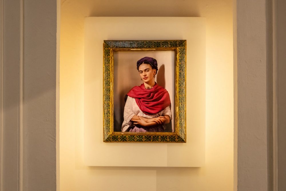 A Virtual Tour Of The Frida Kahlo Museum In Mexico BELLO Mag   GettyImages 1125944709 1000x667 