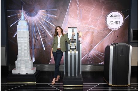 Cindy Crawford Lights The Empire State Building In Celebration Of International Women’s Day