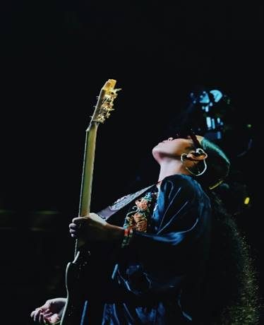 H.E.R. Announces Instagram Live Series ‘Girls With Guitars’