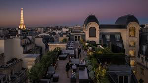 Travel through the Rooftops of Paris