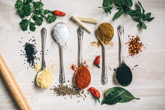 Smell and Flavor: Spices in Perfumery
