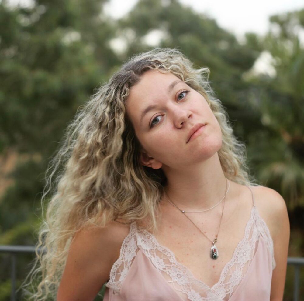 Ren Farren – Headshot – Maddie Ross